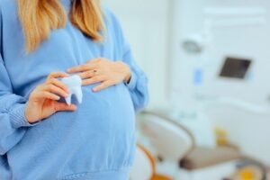 Picture of pregnant lady in dentist office